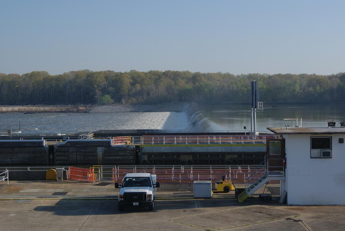Demopolis Lock side